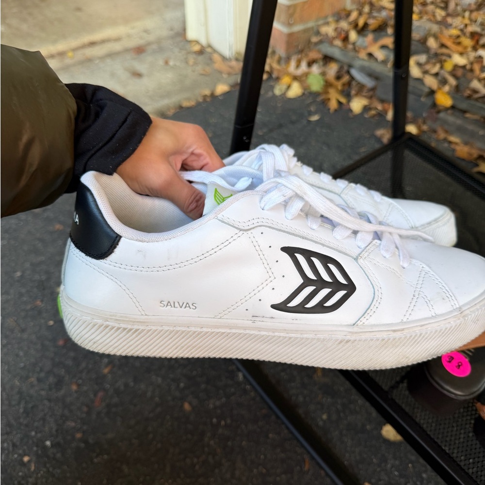 Cariuma Salvas Sneakers – Men’s 12.5 – White/Black – Like New!